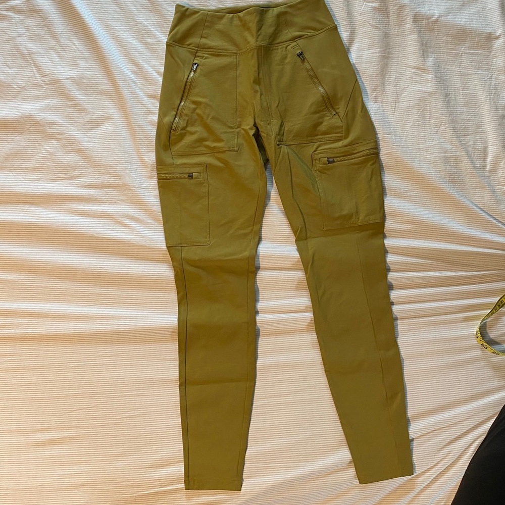 Athleta Headlands Hybrid cargo tights